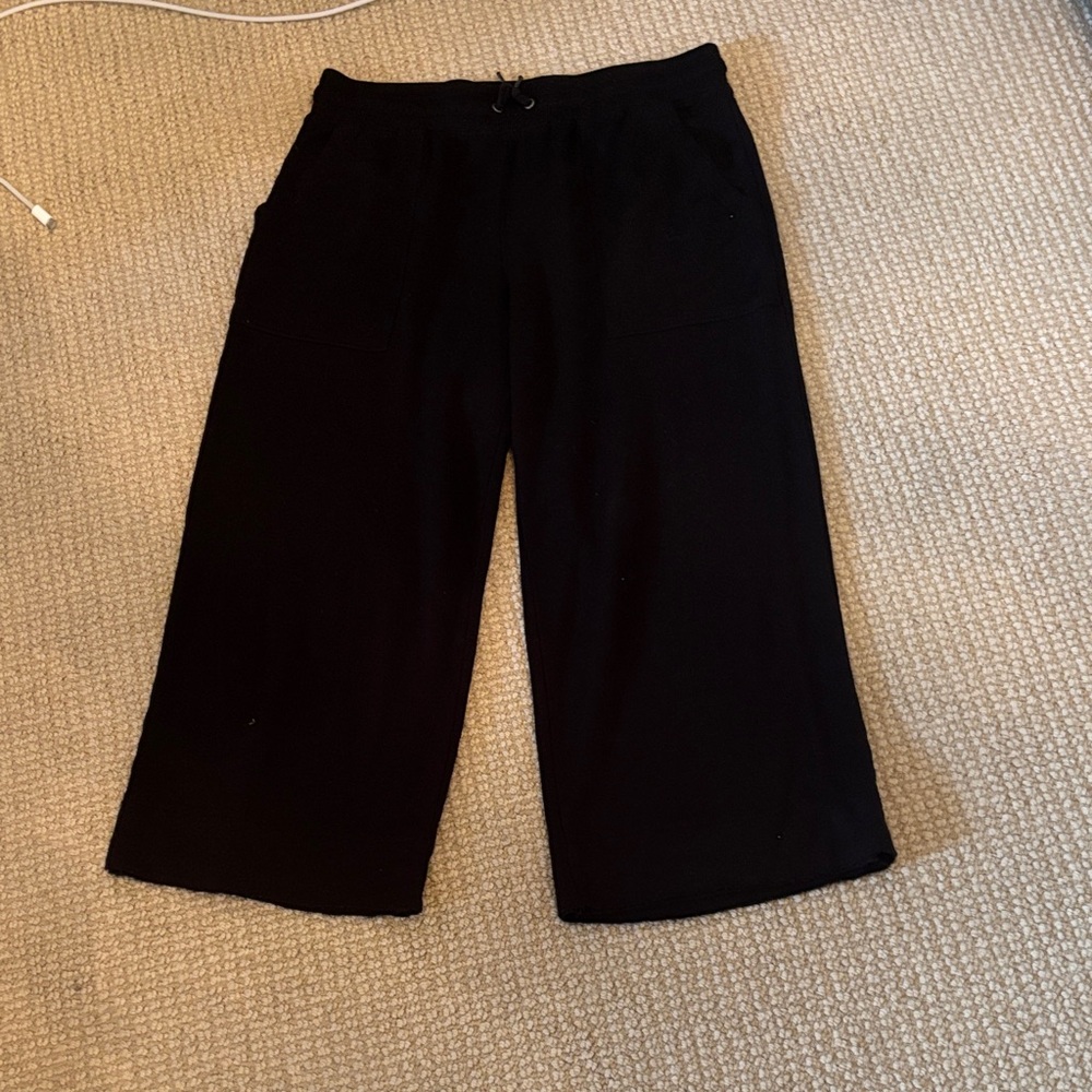 Women black cropped sweatpants